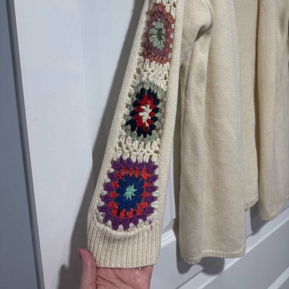 Cream Open-Front Sweater with Multicolor Crochet Accents - Picture 4 of 7